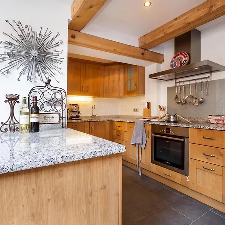 Appartement Clusettes 1-min Walk To + Parking & Wifi - Happy *